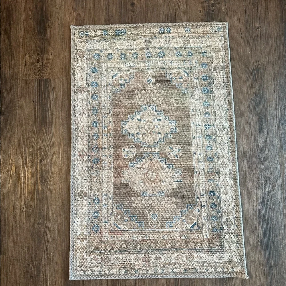 Traditional Medallion Area Rug - 2x3